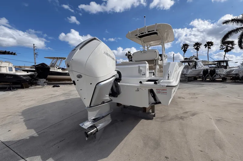 Slide: The Image of Boston Whaler 230 Outrage 2025 - 3