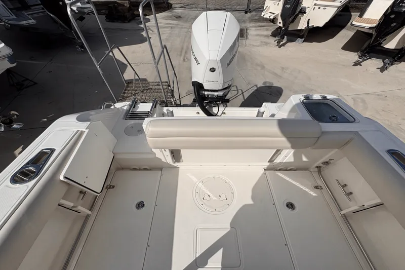 Slide: The Image of Boston Whaler 230 Outrage 2025 - 6