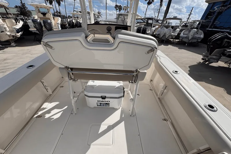 Slide: The Image of Boston Whaler 230 Outrage 2025 - 8