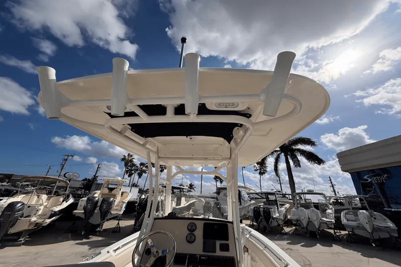 Slide: The Image of Boston Whaler 230 Outrage 2025 - 9