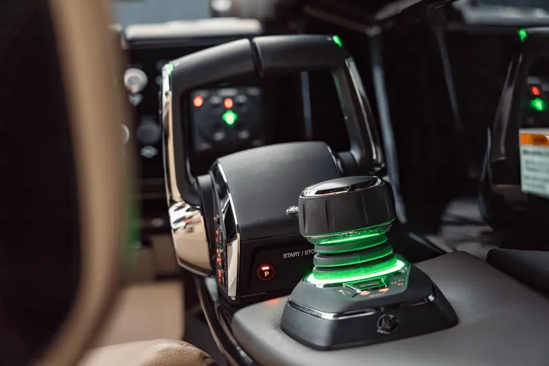 Slide: The Image of Sea Ray SLX 280 2026 - 11