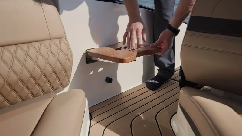 Slide: The Image of Sea Ray SLX 280 2026 - 13