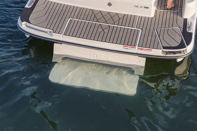 Slide: The Image of Sea Ray SLX 280 2026 - 20