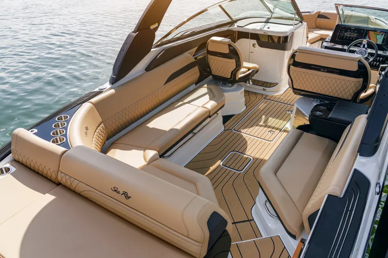 Slide: The Image of Sea Ray SLX 280 2026 - 4