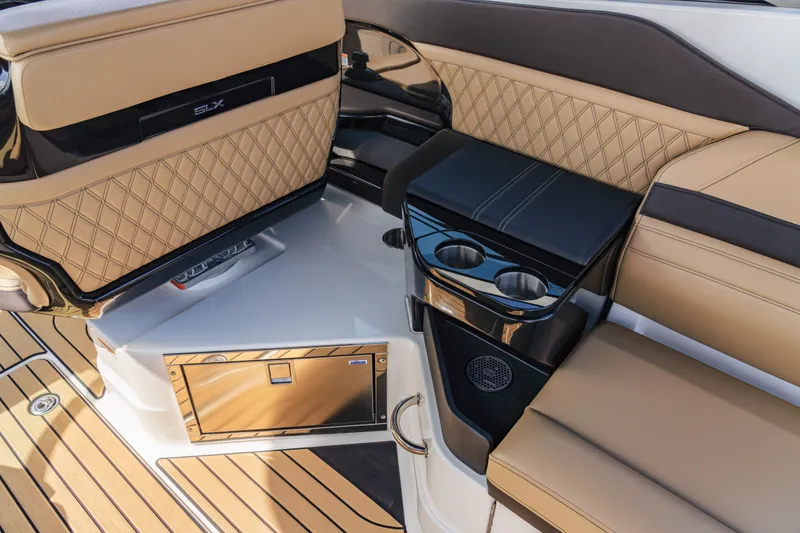 Slide: The Image of Sea Ray SLX 280 2026 - 6