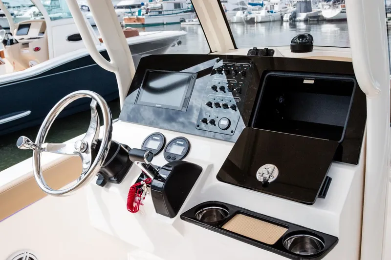 Slide: The Image of Scout 235 XSF 2019 - 8