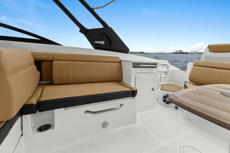 Slide: The Image of Sea Ray 290 SDX OUTBOARD 2022 - 22