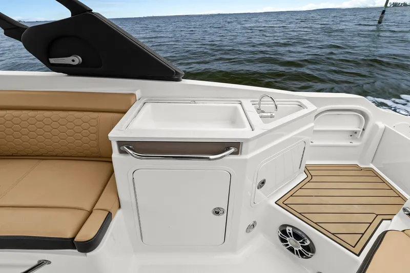 Slide: The Image of Sea Ray 290 SDX OUTBOARD 2022 - 24