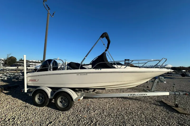 Slide: The Image of Boston Whaler 180 DAUNTLESS 2019 - 1