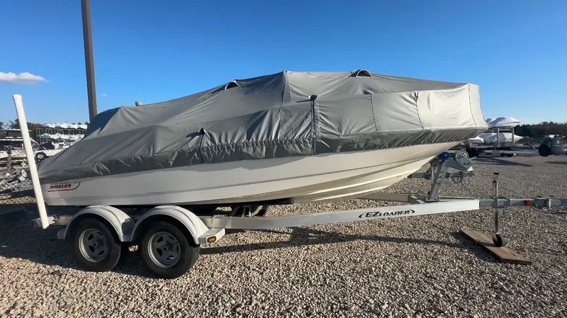 Slide: The Image of Boston Whaler 180 DAUNTLESS 2019 - 18