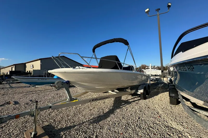 Slide: The Image of Boston Whaler 180 DAUNTLESS 2019 - 2