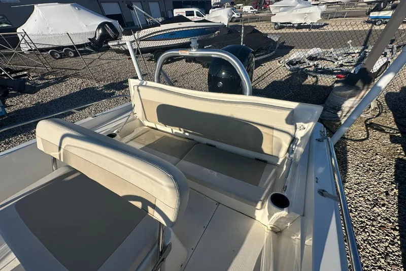 Slide: The Image of Boston Whaler 180 DAUNTLESS 2019 - 4