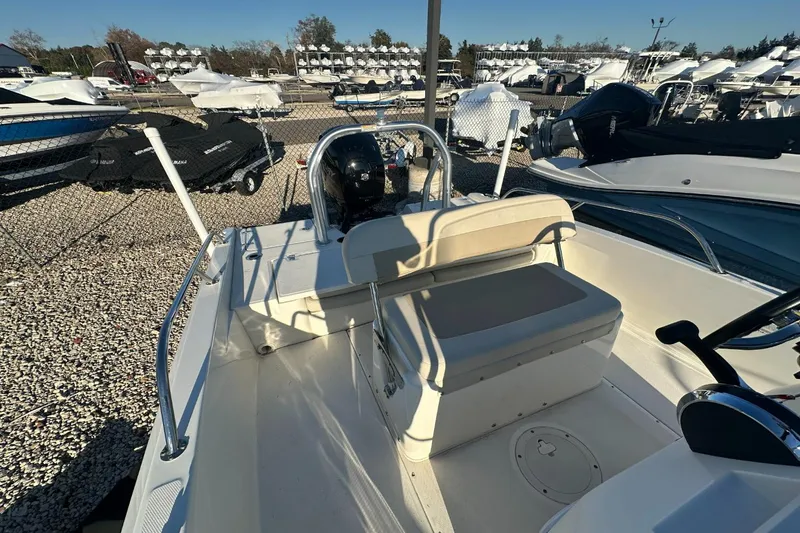 Slide: The Image of Boston Whaler 180 DAUNTLESS 2019 - 7