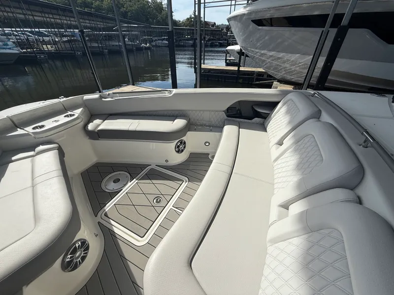Slide: The Image of Sea Ray SLX 400 2026 - 21
