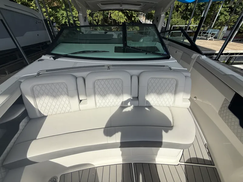 Slide: The Image of Sea Ray SLX 400 2026 - 26