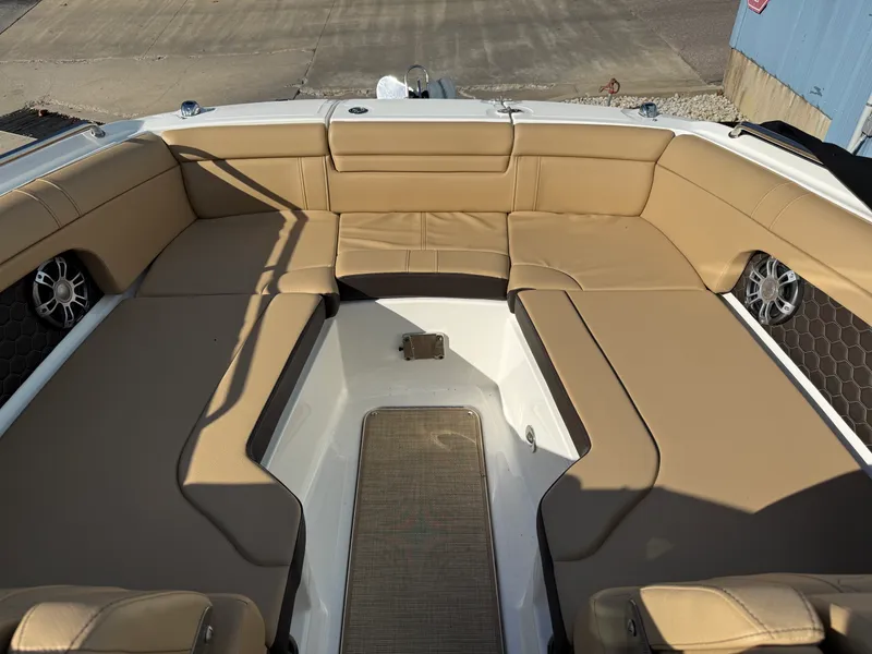 Slide: The Image of Sea Ray 270 SD 2023 - 19