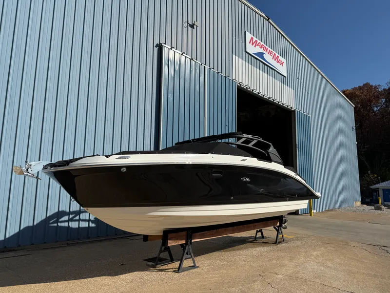 Slide: The Image of Sea Ray 270 SD 2023 - 2