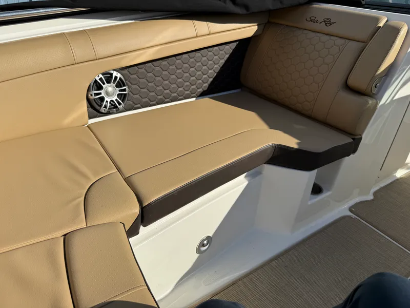 Slide: The Image of Sea Ray 270 SD 2023 - 20