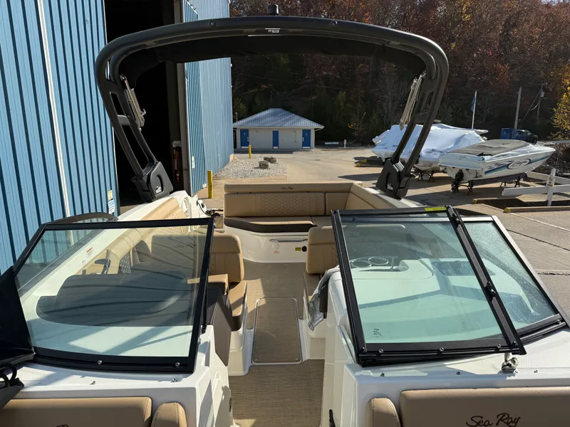 Slide: The Image of Sea Ray 270 SD 2023 - 22