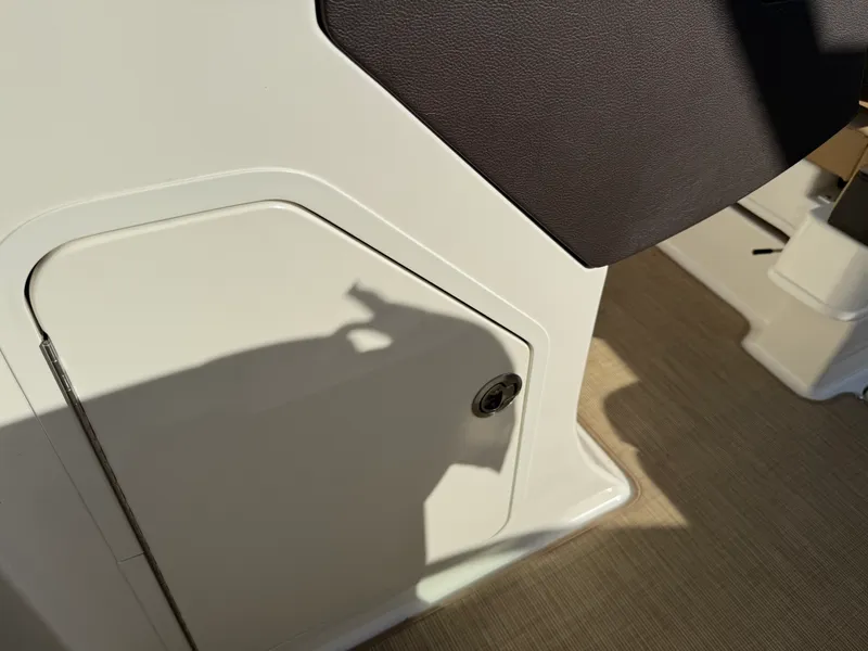 Slide: The Image of Sea Ray 270 SD 2023 - 24