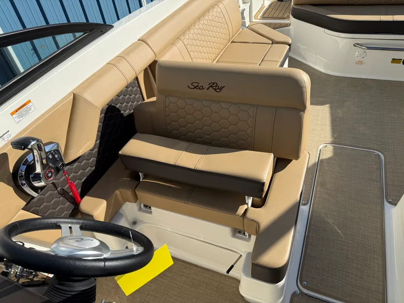 Slide: The Image of Sea Ray 270 SD 2023 - 25