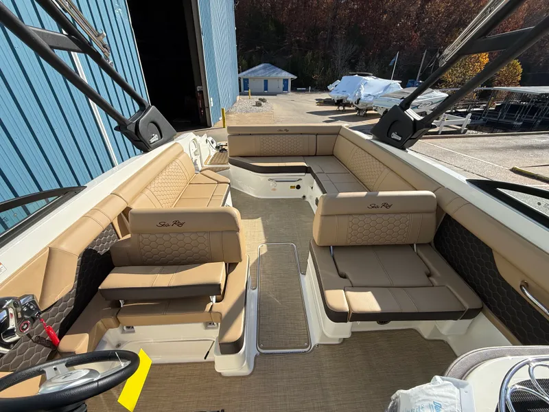 Slide: The Image of Sea Ray 270 SD 2023 - 28