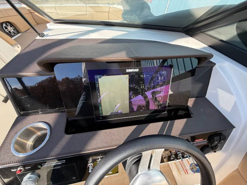 Slide: The Image of Sea Ray 270 SD 2023 - 29