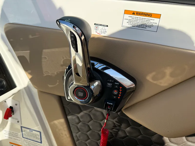 Slide: The Image of Sea Ray 270 SD 2023 - 33