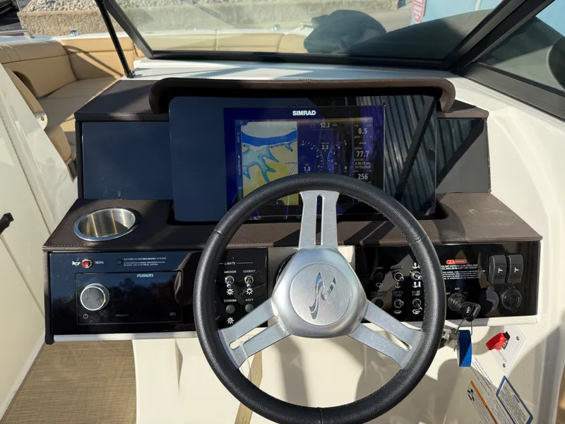 Slide: The Image of Sea Ray 270 SD 2023 - 34