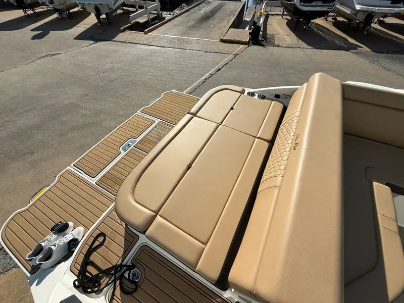 Slide: The Image of Sea Ray 270 SD 2023 - 45