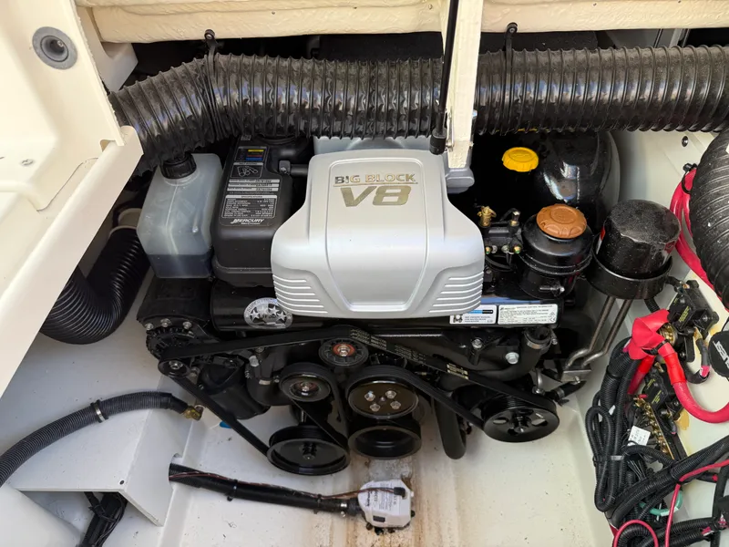 Slide: The Image of Sea Ray 270 SD 2023 - 47