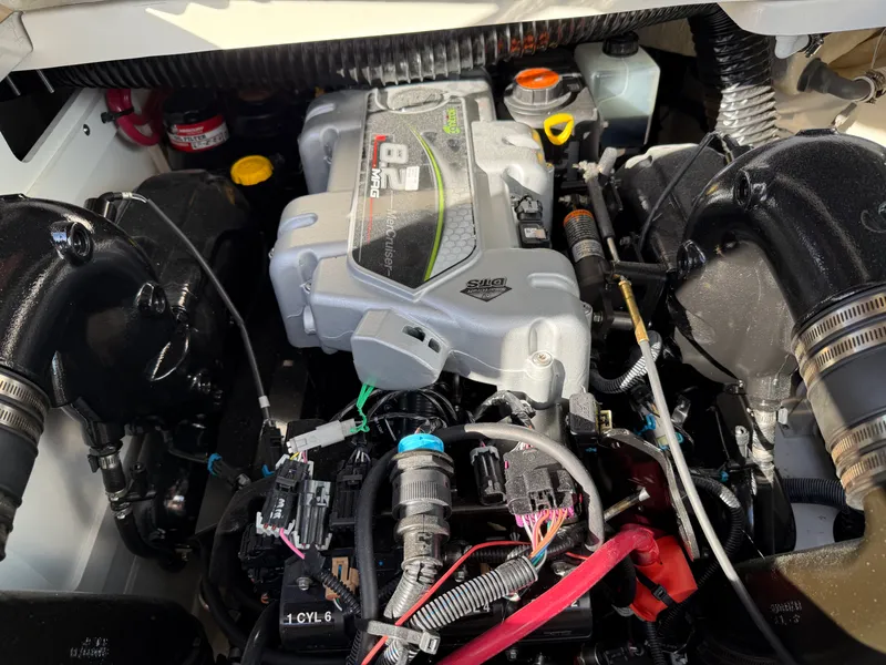 Slide: The Image of Sea Ray 270 SD 2023 - 48