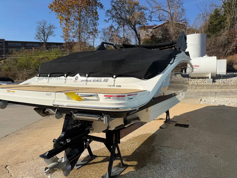 Slide: The Image of Sea Ray 270 SD 2023 - 8