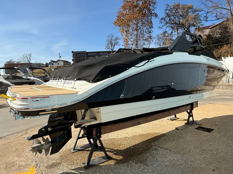 Slide: The Image of Sea Ray 270 SD 2023 - 9