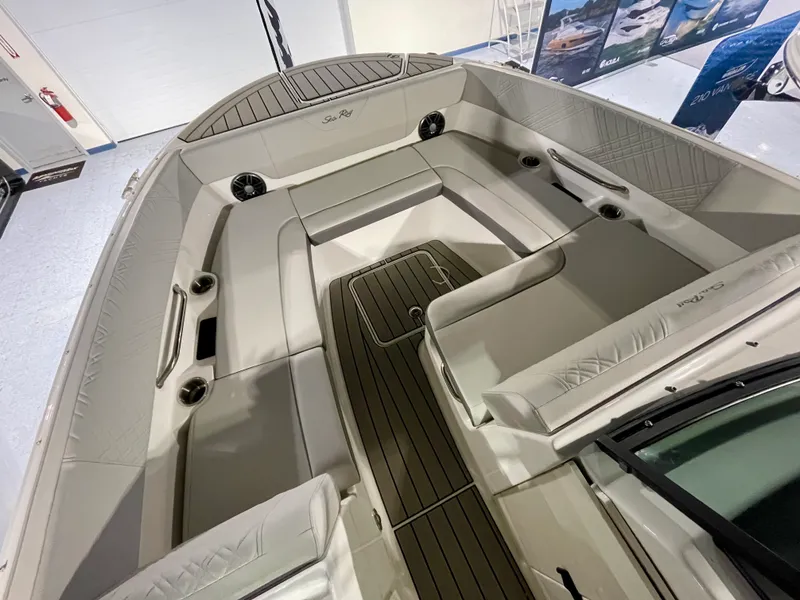 Slide: The Image of Sea Ray SDX 270 Outboard 2026 - 14