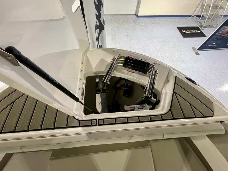 Slide: The Image of Sea Ray SDX 270 Outboard 2026 - 16