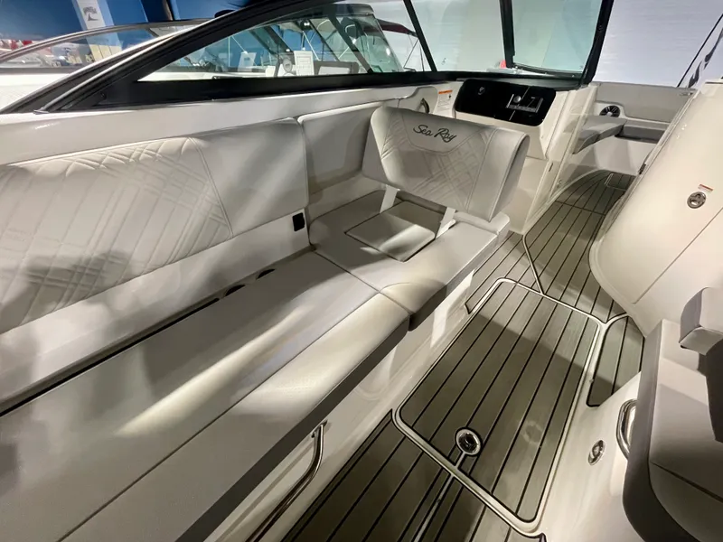 Slide: The Image of Sea Ray SDX 270 Outboard 2026 - 7