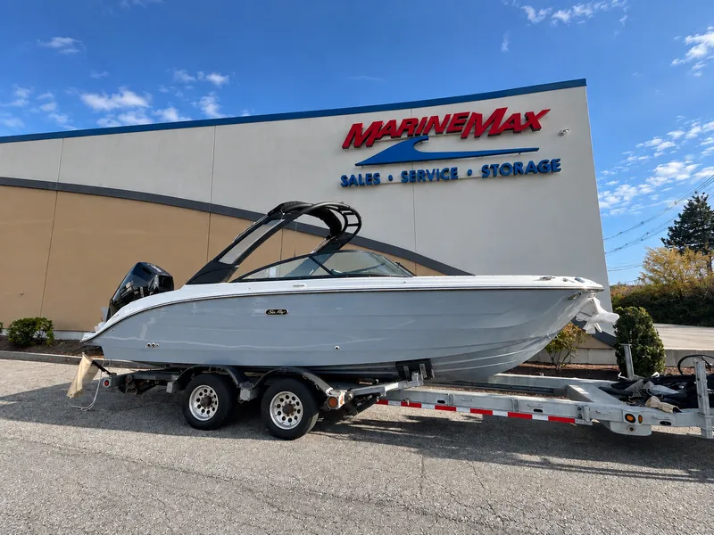 Slide: The Image of Sea Ray SDX 270 Outboard 2026 - 1