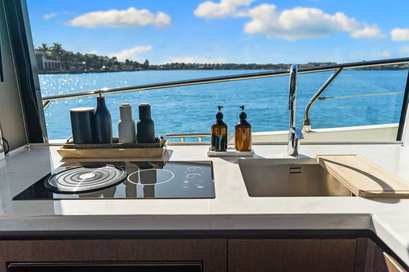 Slide: The Image of Galeon 680 FLYBRIDGE 2020 - 33