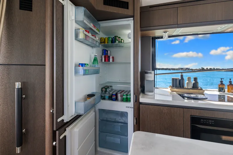 Slide: The Image of Galeon 680 FLYBRIDGE 2020 - 34