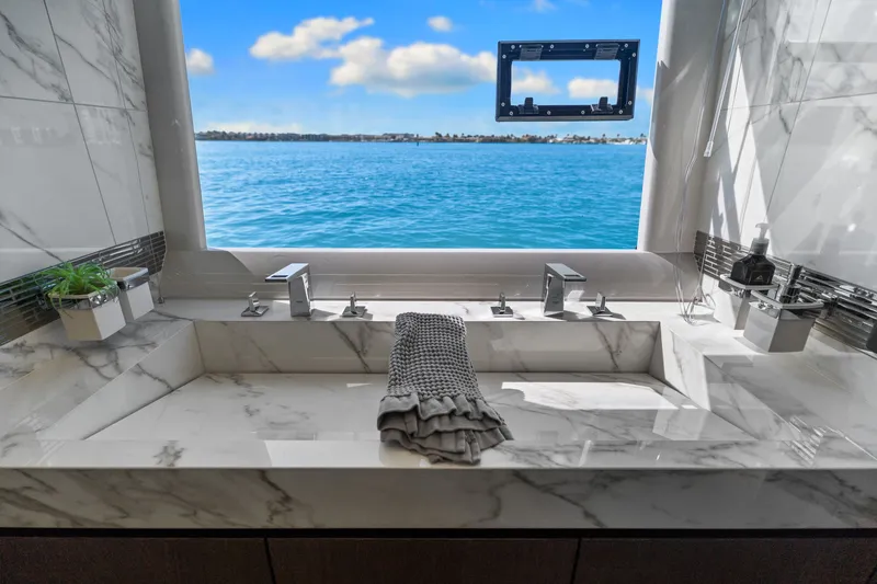 Slide: The Image of Galeon 680 FLYBRIDGE 2020 - 39