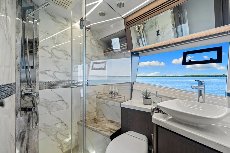 Slide: The Image of Galeon 680 FLYBRIDGE 2020 - 44