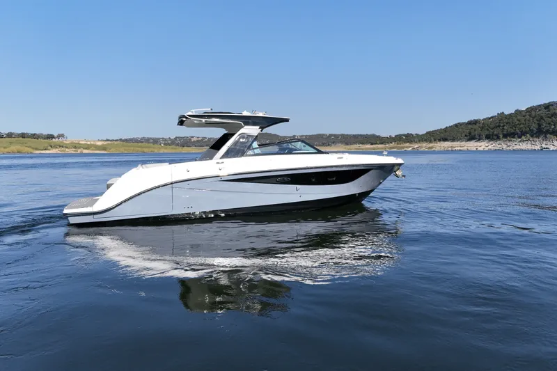 Slide: The Image of Sea Ray 400 SLX 2024 - 5