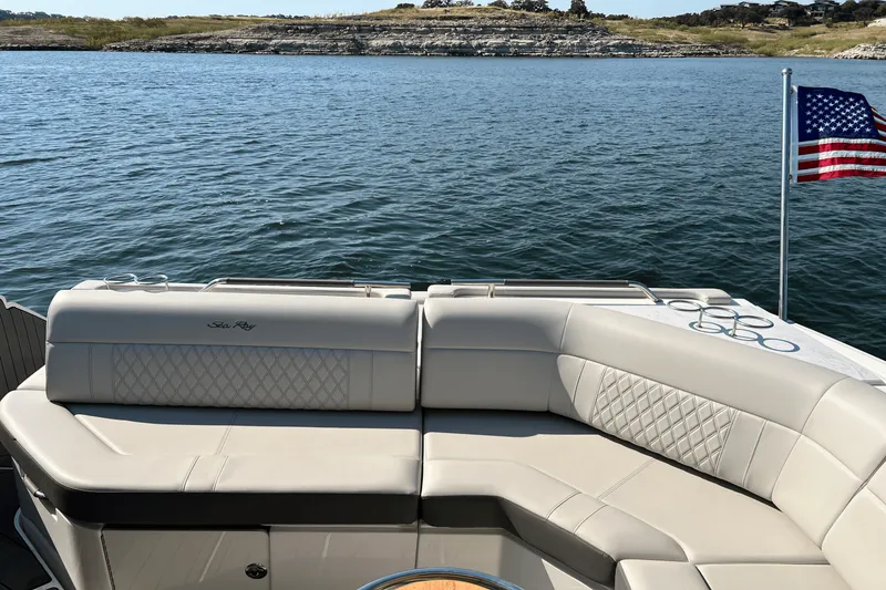 Slide: The Image of Sea Ray 400 SLX 2024 - 25