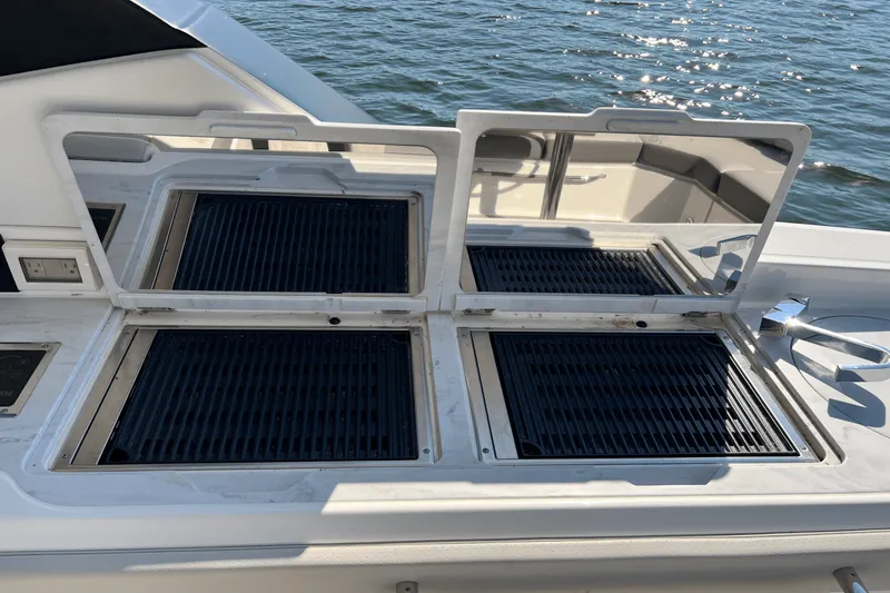 Slide: The Image of Sea Ray 400 SLX 2024 - 28