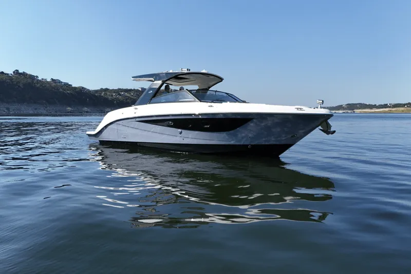 Slide: The Image of Sea Ray 400 SLX 2024 - 1