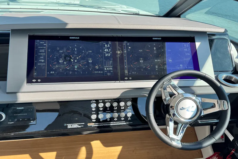 Slide: The Image of Sea Ray 400 SLX 2024 - 32