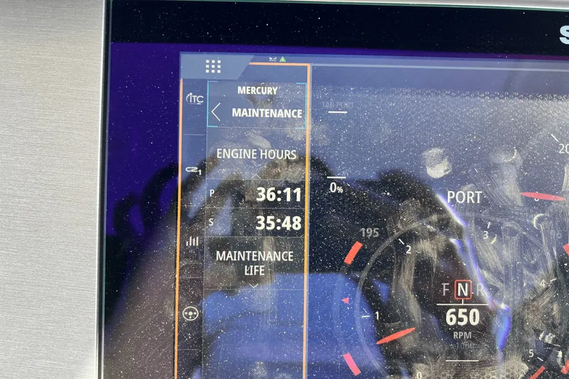 Slide: The Image of Sea Ray 400 SLX 2024 - 37