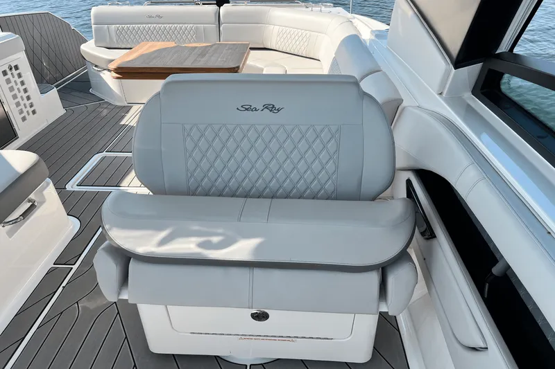 Slide: The Image of Sea Ray 400 SLX 2024 - 39