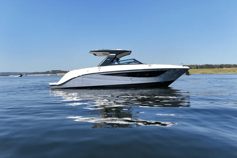 The Image of Sea Ray 400 SLX 2024 - 0
